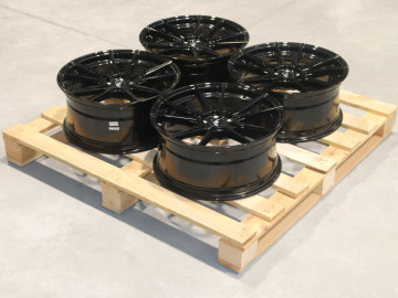 Set Of Jr21 18X8 Et37 5X100 Gloss Black