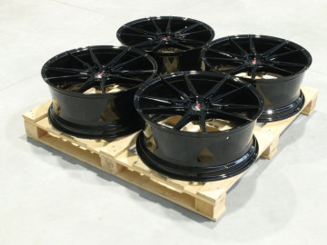 Set Of Jr21 22X9 Et30 5X114,3 Gloss Black