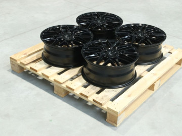 Set Of Jr28 17X7 Et38 4X100 Gloss Black