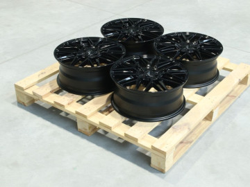Set Of Jr28 17X7 Et38 4X100 Gloss Black
