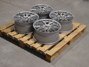 Set Of Jr28 17X8 Et38 4X100 Gloss Silver