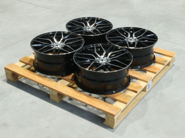 Set Of Jr28 18X7,5 Et35 5X112 Gloss Black Machined Face