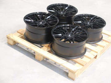 Set Of Jr28 18X8,5 Et35 18X9,5 Et35 5X120 Gloss Black