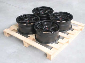 Set Of Jr3 17X8 Et35 5X100 Gloss Black