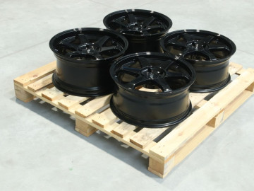 Set Of Jr3 18X8 Et35 18X9 Et38 5X120 Gloss Black