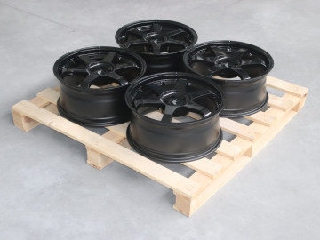 Set Of Jr3 18X8 Et35 5X100 Gloss Black