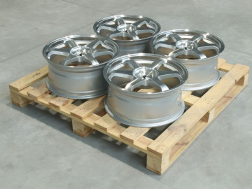 Set Of Jr3 18X8 Et40 5X114,3 Silver Machined