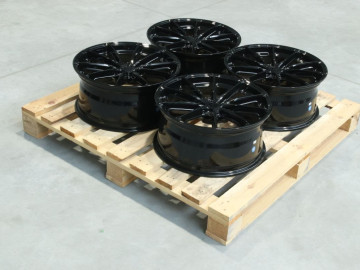 Set Of Jr37 18X8 Et35 5X112 Gloss Black