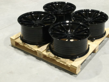 Set Of Jr37 21X9,5 21X10,5 Et35 5X112 Gloss Black