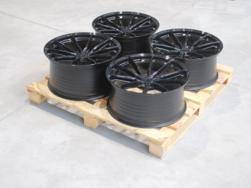 Set Of Jr37 21X9,5 Et35 21X10,5 Et40 5X114,3 Gloss Black
