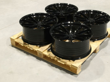 Set Of Jr37 21X9,5 Et35 5X112 Gloss Black