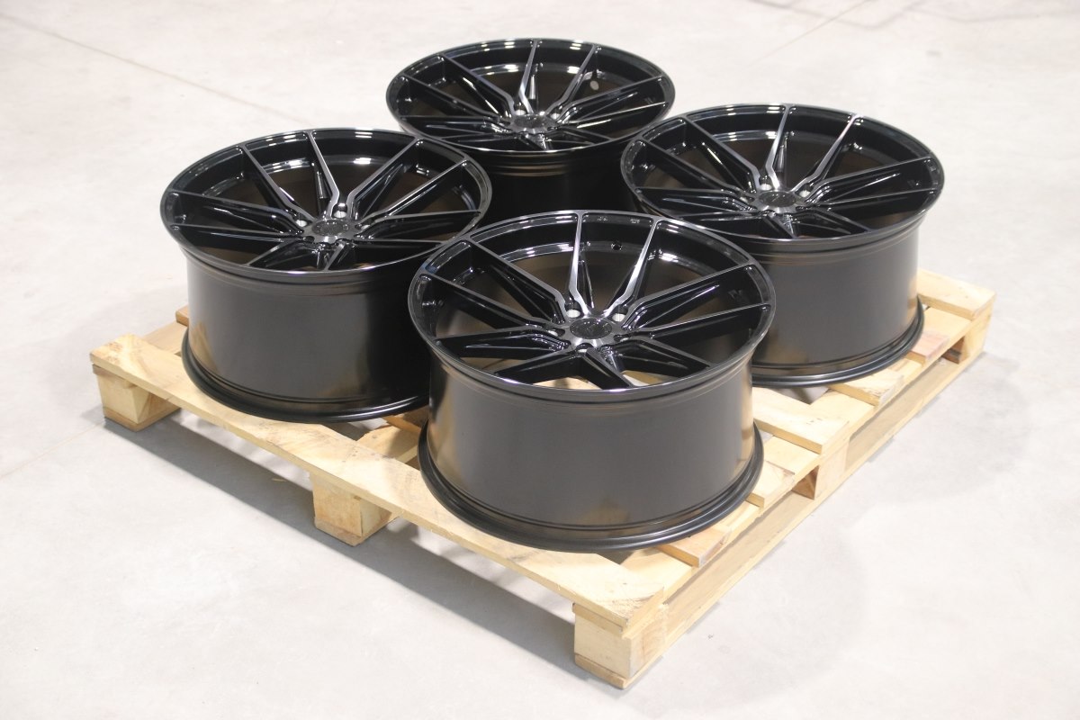 Set Of Jr44 21X10,5 Et40 5X130 Black Machined W/ Tinted Face