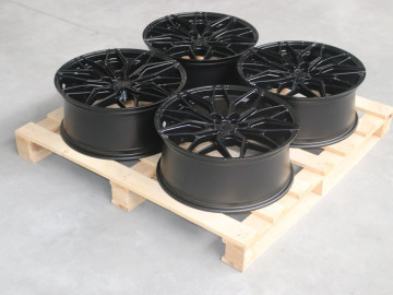 Set Of Jr46 20X8,5 Et45 5X112 Gloss Black