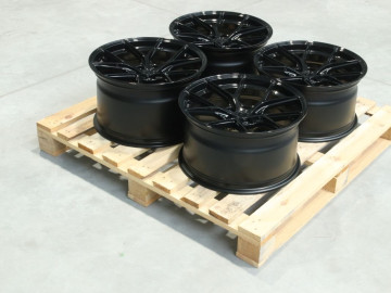 Set Of Sl01 18X9,5 Et30 18X10,5 Et38 5X120 Gloss Black