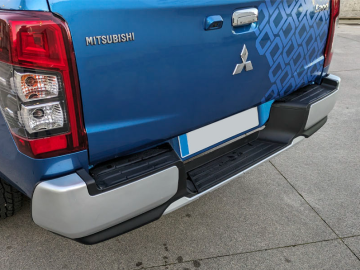 Substituição do pára-choques traseiro Triton